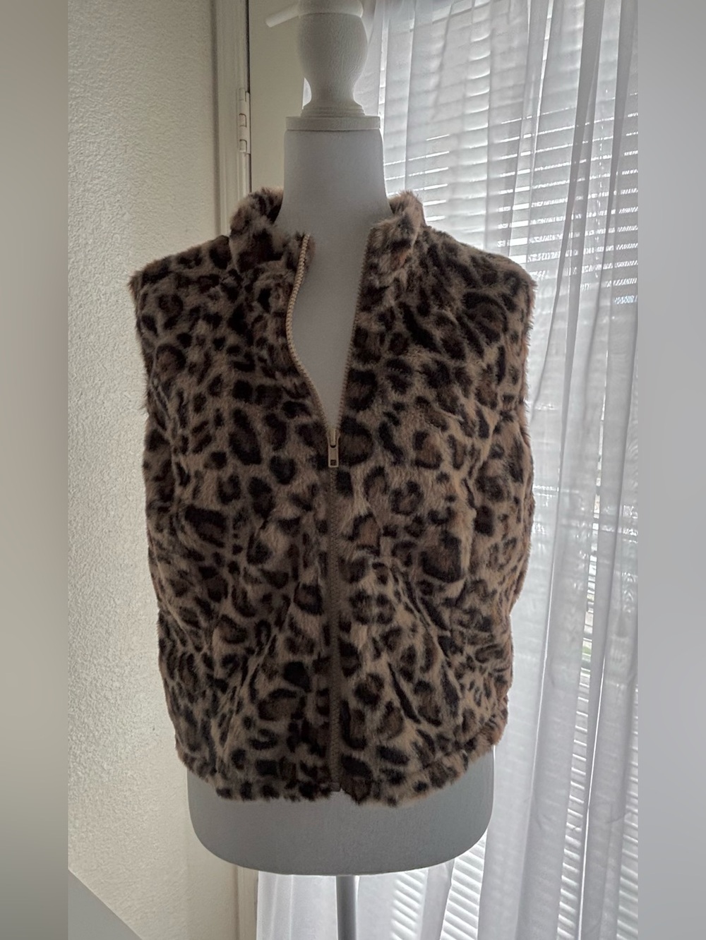 Leopard Print Faux Fur cropped fuzzy Vest -New /Amazon Fashion